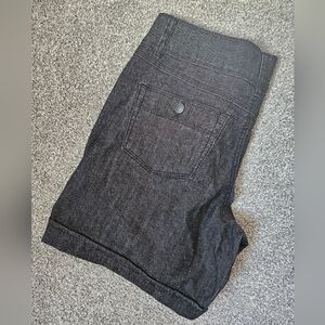 Santana Jean Shorts Size 10/Med Charcoal Light Stretch 4 Pockets 6" Inseam